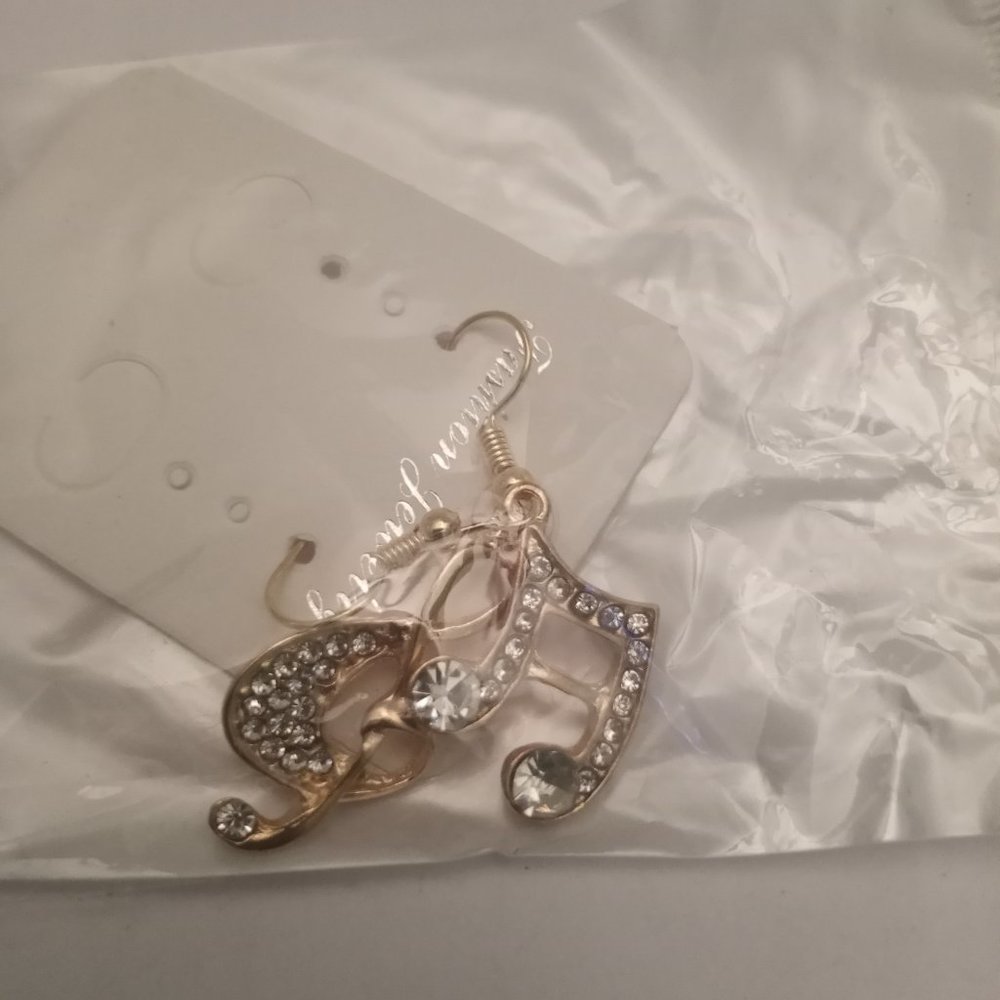 Music ๐ถ Note Earrings - Picture 2 of 2